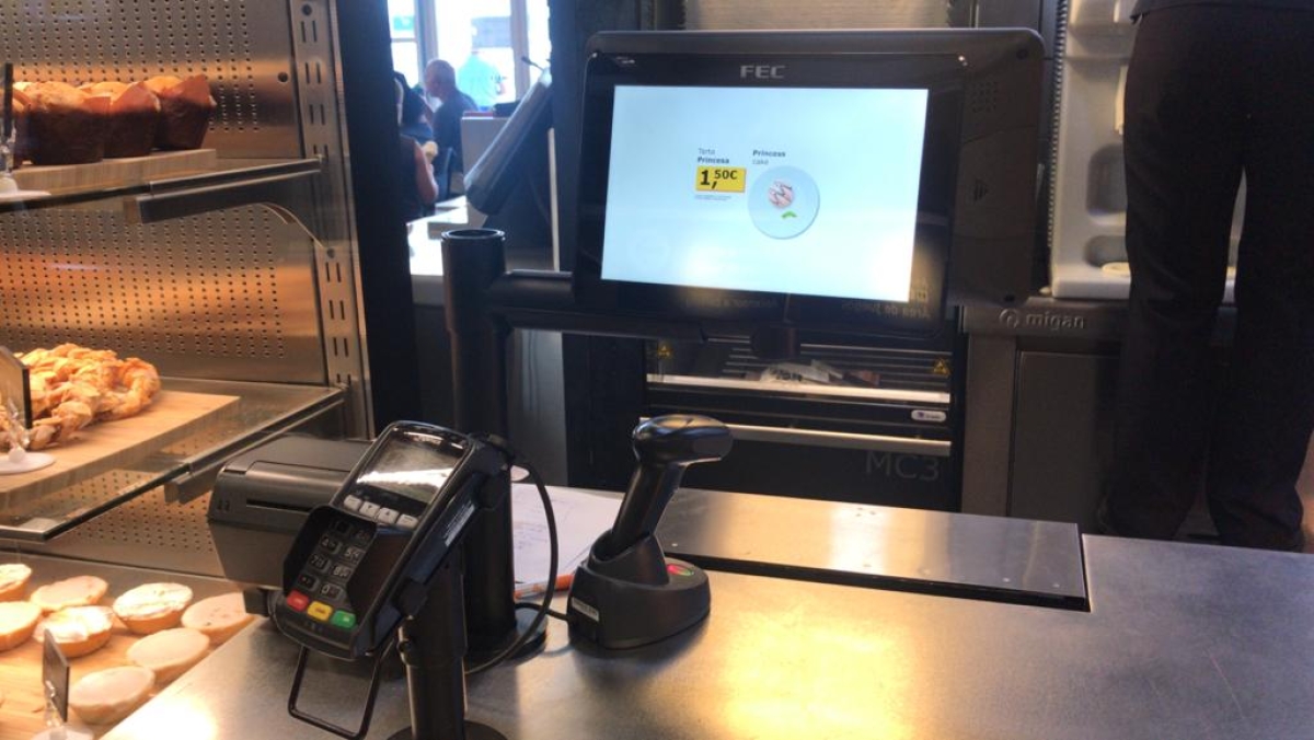 Techpole installe un support pour le terminal de point de vente chez Ikea à Palma de Majorque